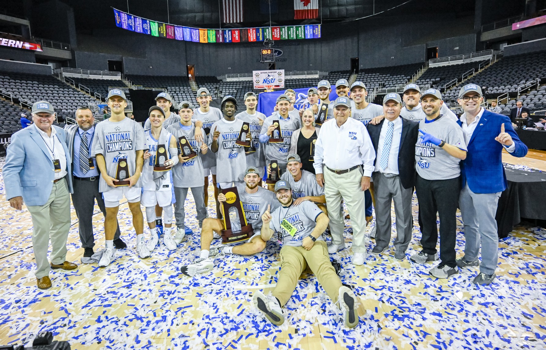 Championship ncaa trophy group photo
