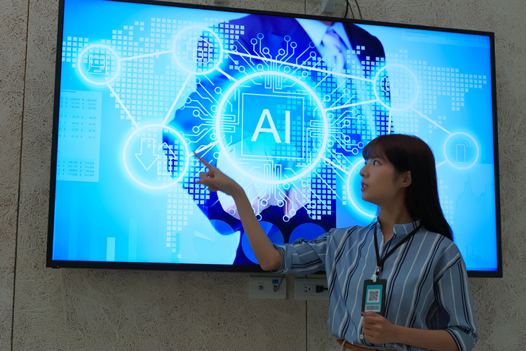 Women doing presentation about Ai