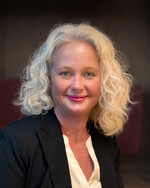 Julia Easton headshot